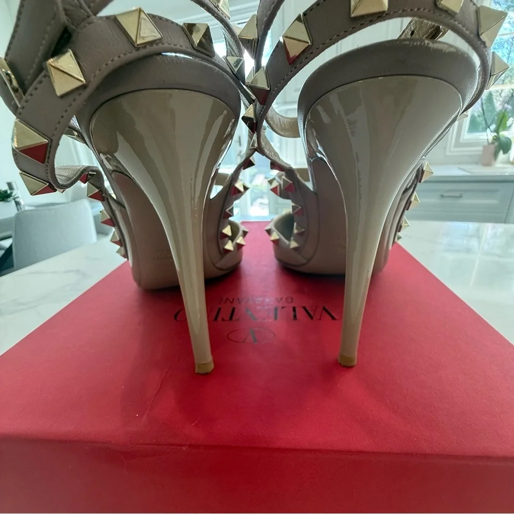 Valentino Garavino Rockstud Nude sling back 100m Heels EU 40